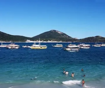 Arraial do Cabo: Guided Boat Tour + Roundtrip Transfer + Lunch